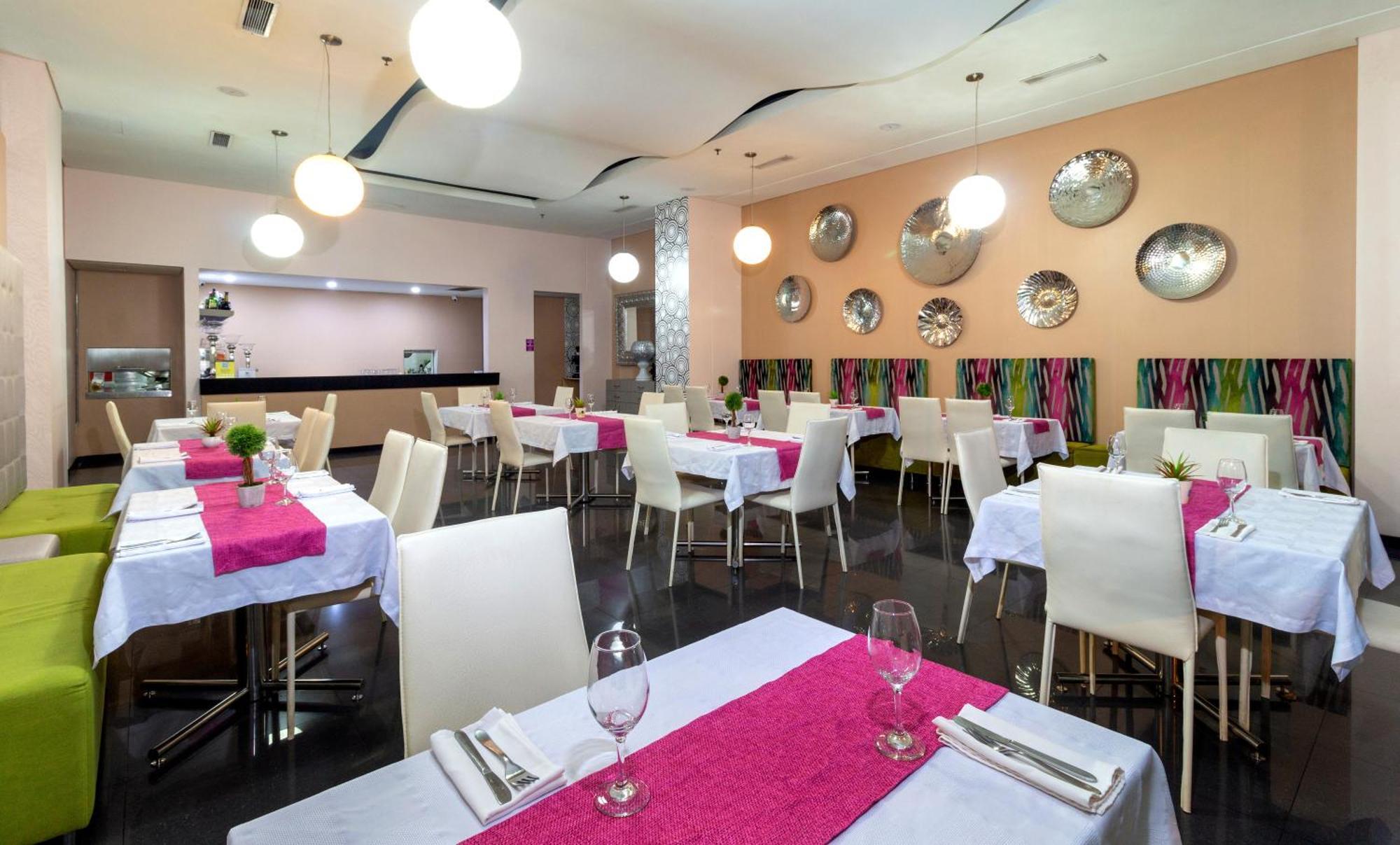 Hotel Baroca Monteria Exterior photo